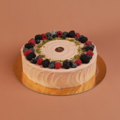 كيكة بستاشيو مع توت